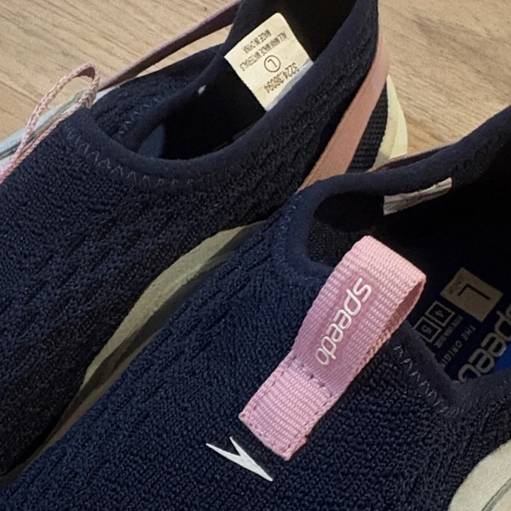 Speedo Kids Sneakers water shoes - Navy and Pink size 4/5